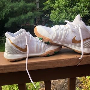 Nike Kyrie 5 white metallic gold boys 4.5 size